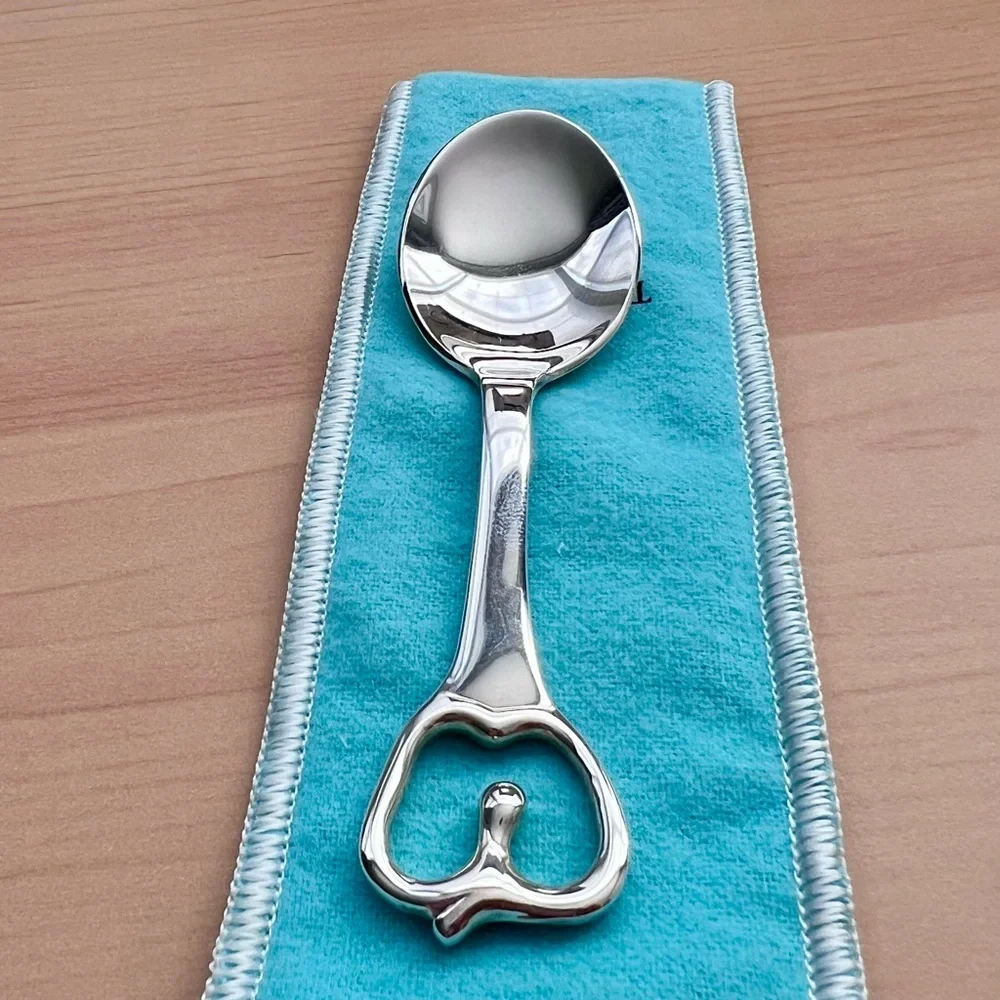 Tiffany & Co Baby Silver Spoon with Apple shape handle in original box and pouch - Picture 13 of 15